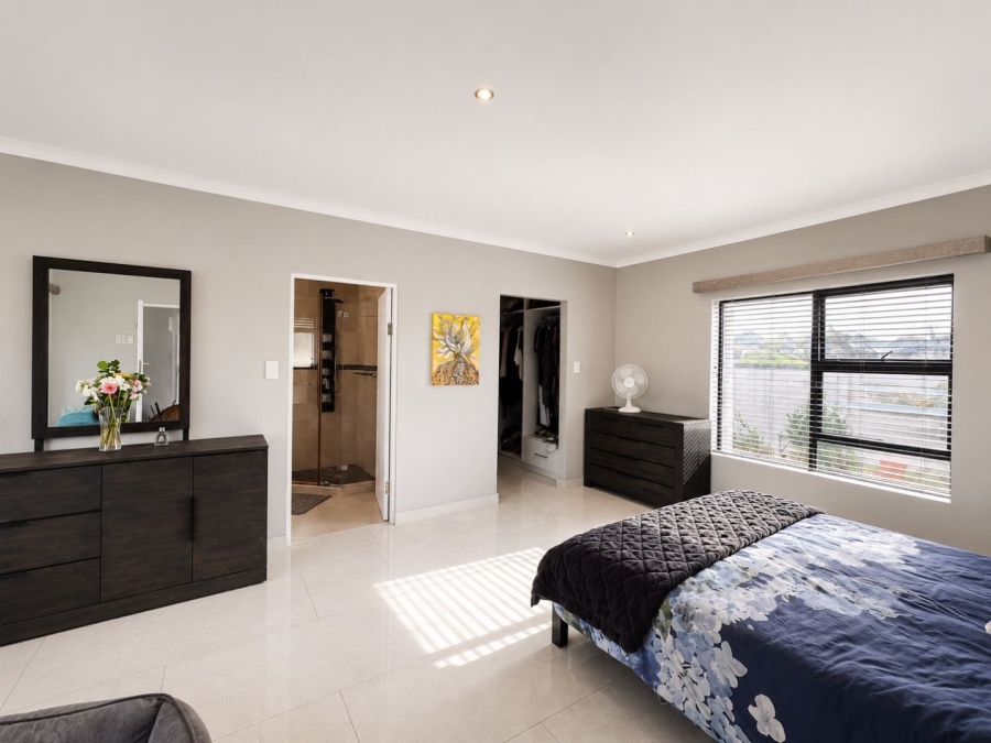 4 Bedroom Property for Sale in Flamingo Vlei Western Cape